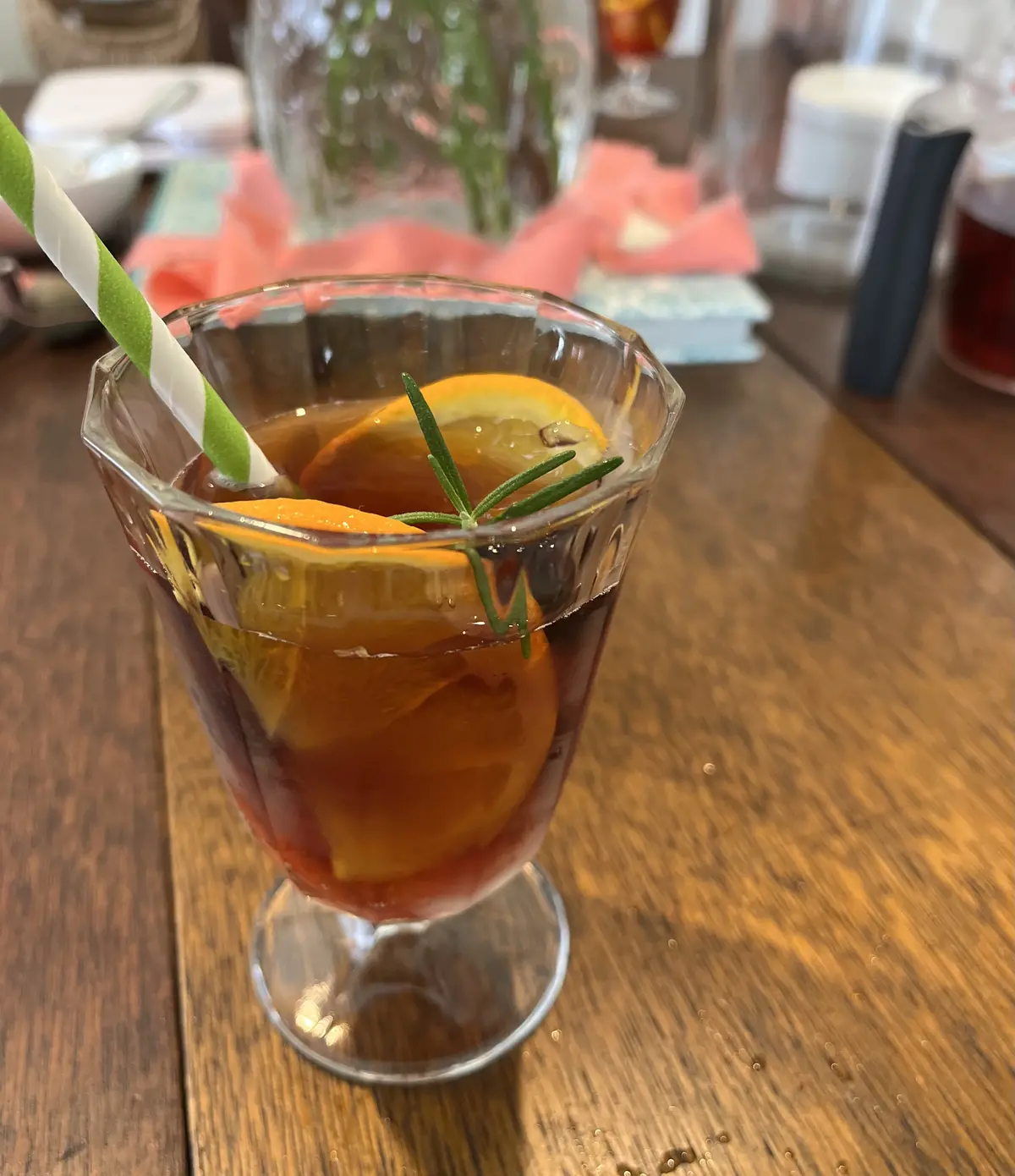 オレンジとローズマリーのアイスティー