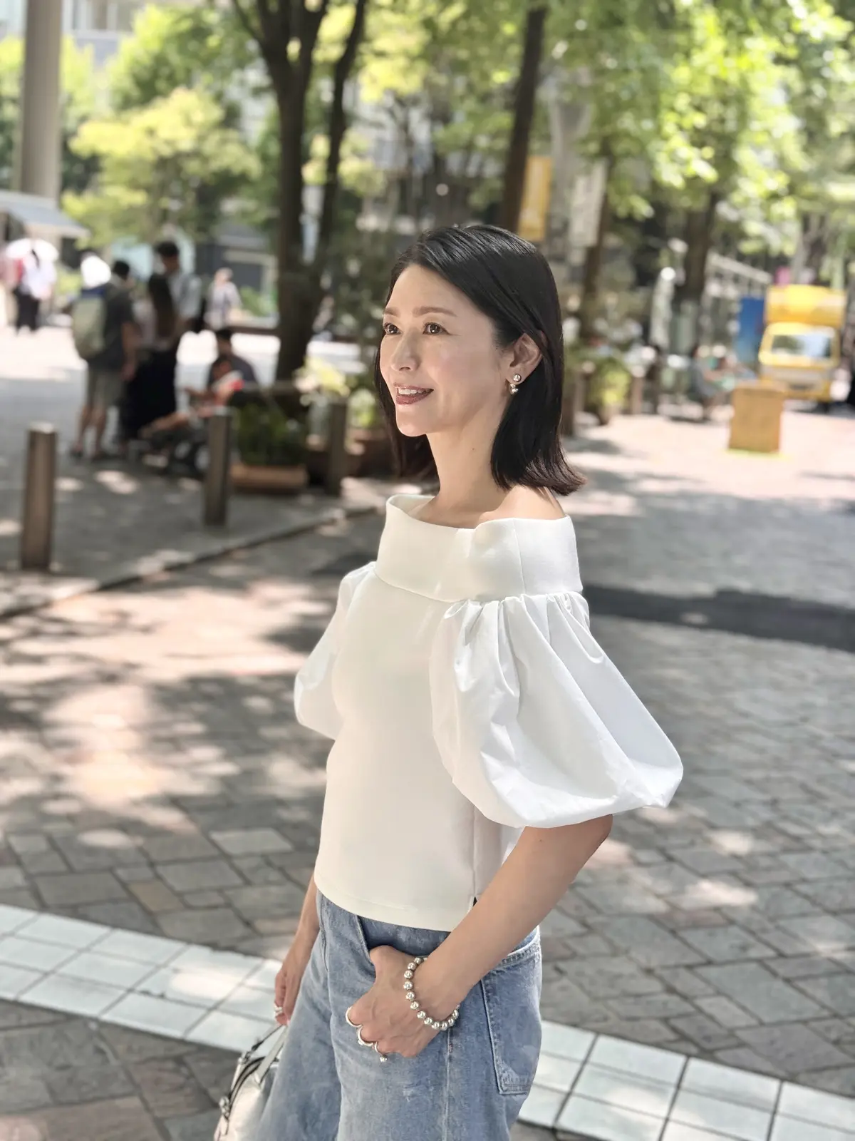 ZARAのワイドデニムにオフショルダーでの画像_4