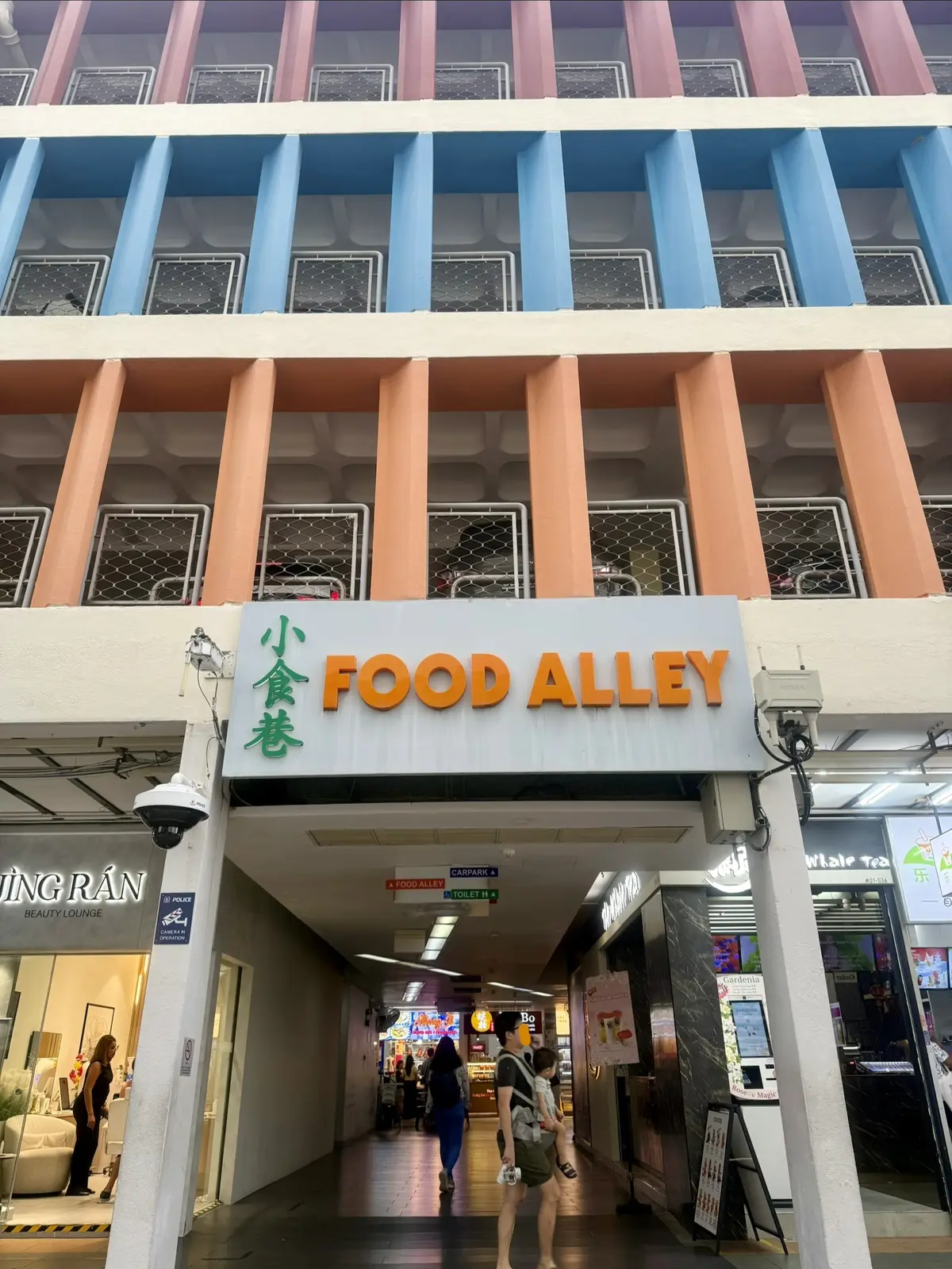 フードコートのあるビル