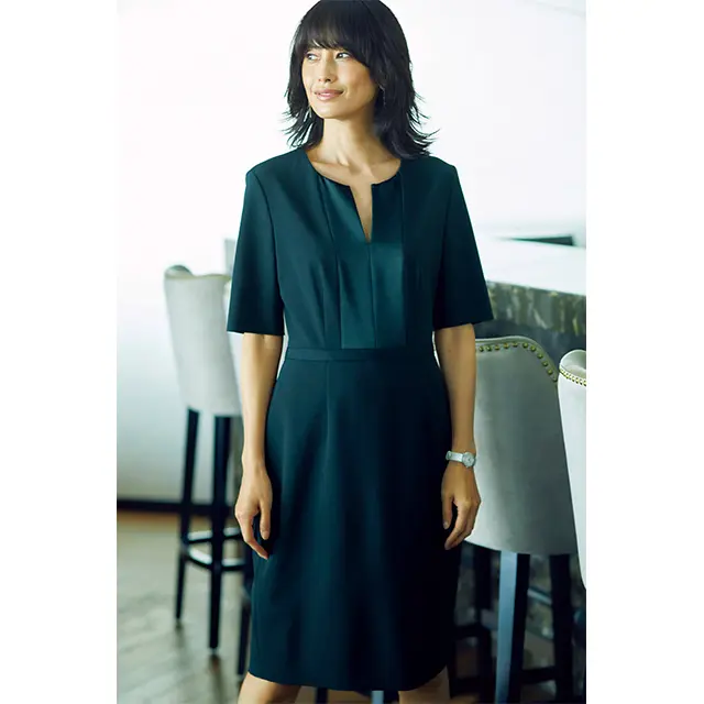 ワンピース￥59,000／ヒューゴ ボス ジャパン（ボス）