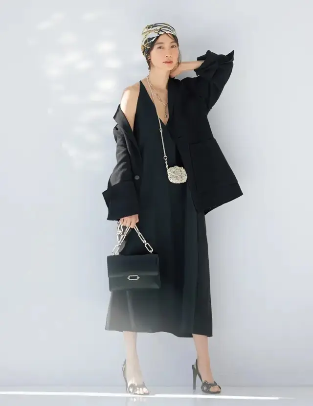 ブラックとシルバーを予定調和で終わらせない、贅沢な大人のたくらみ