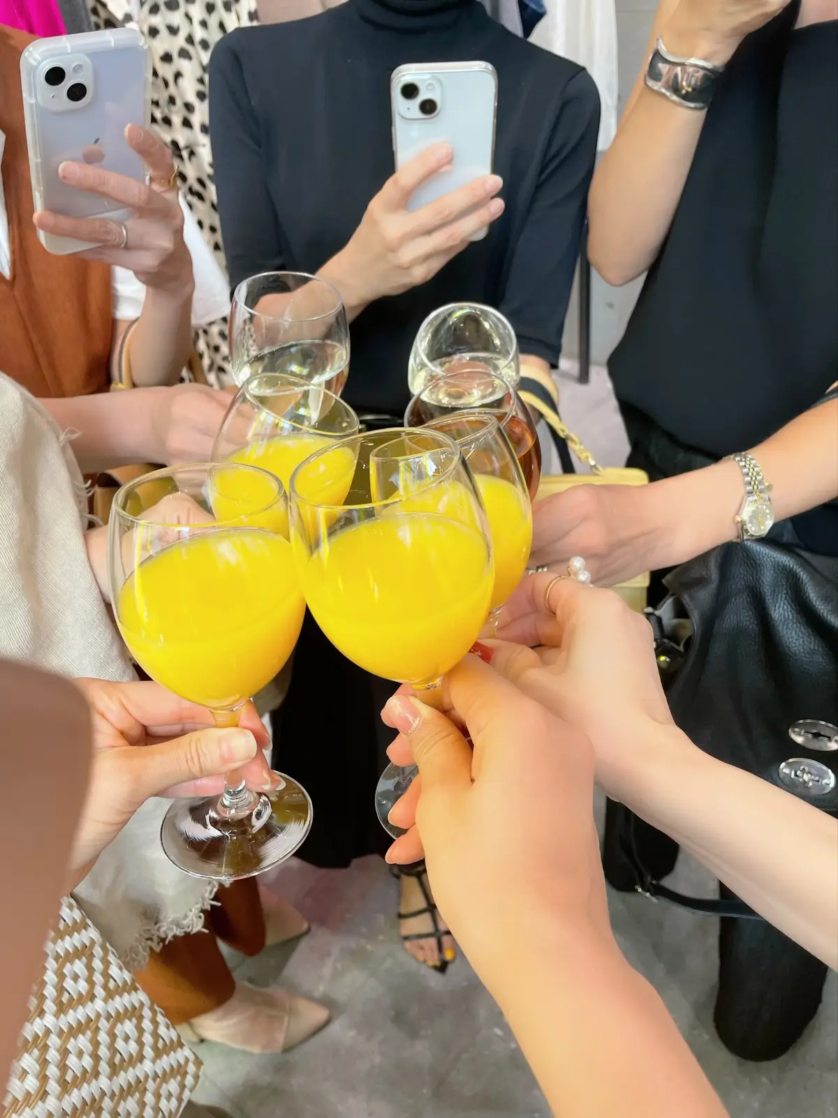 アスペジ、ASPESI、ASPESI青山店、オシャレ、モダン、建物、エクラ華組、華組、エクラJマダム、Jマダム、店内、イベント、エクラ&ASPESIショップイベント、スパークリングワイン、シャンパン、乾杯、