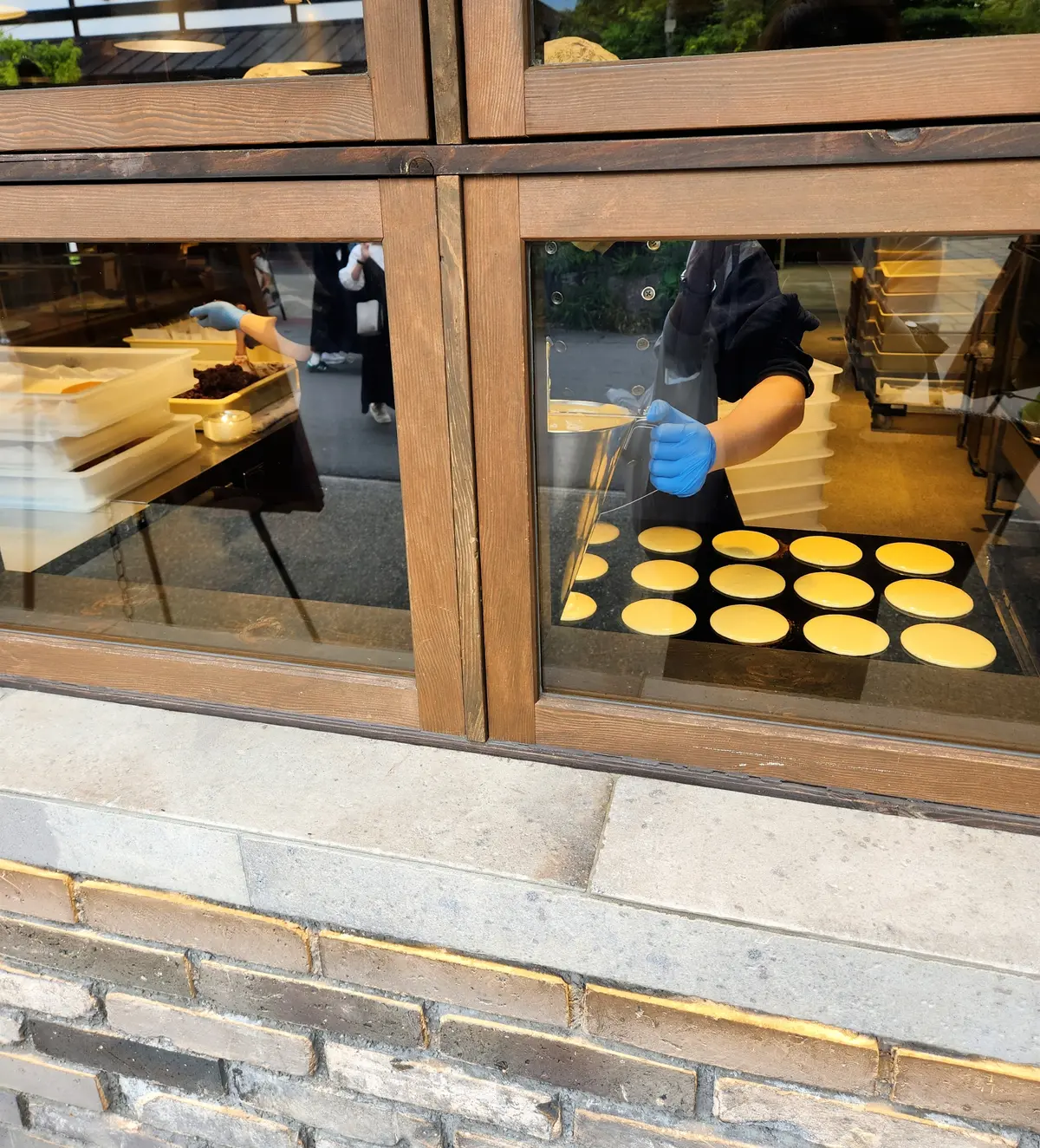 実演販売中のどら焼き。