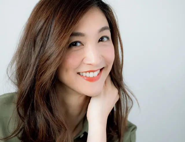 コフレドールのリップを使用したエクラ 華組 謝名堂華菜子さん