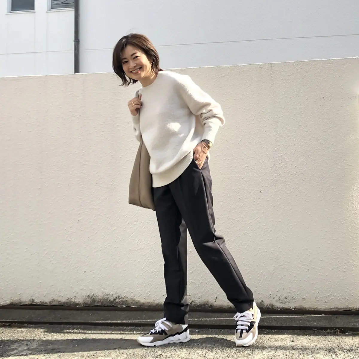 ファッションエディター三尋木奈保さんのスニーカーコーデ