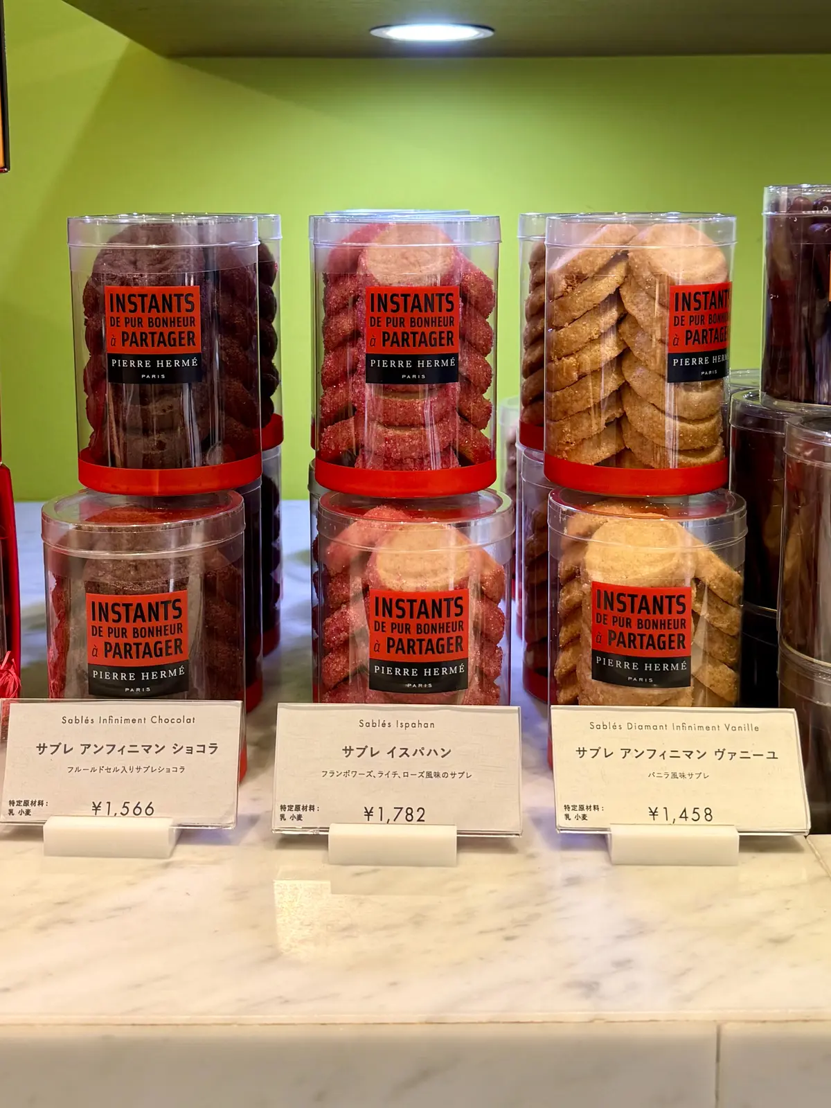 伊勢丹新宿店　ピエール・エルメ店内写真　サブレ