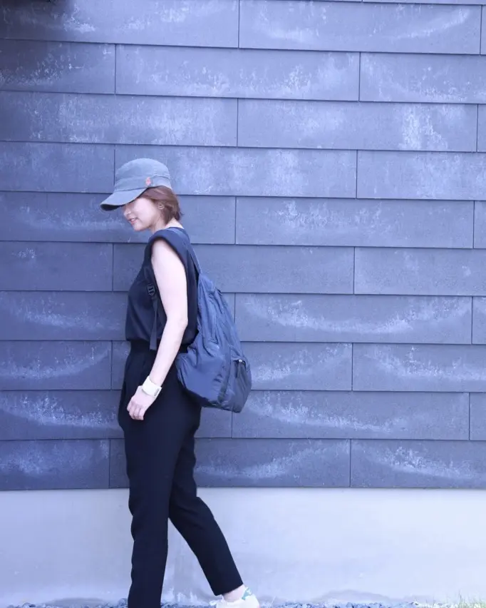 アクティブに動き回れる大人リュックコーデの画像_1