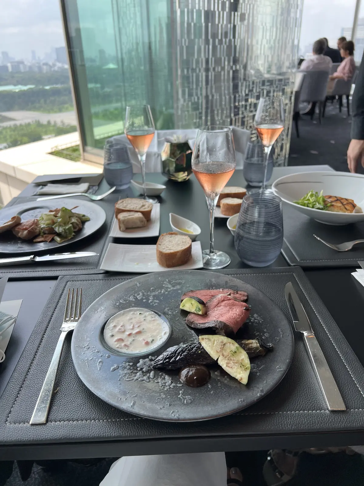 白ワンピースでホテルランチへ‼︎の画像_14