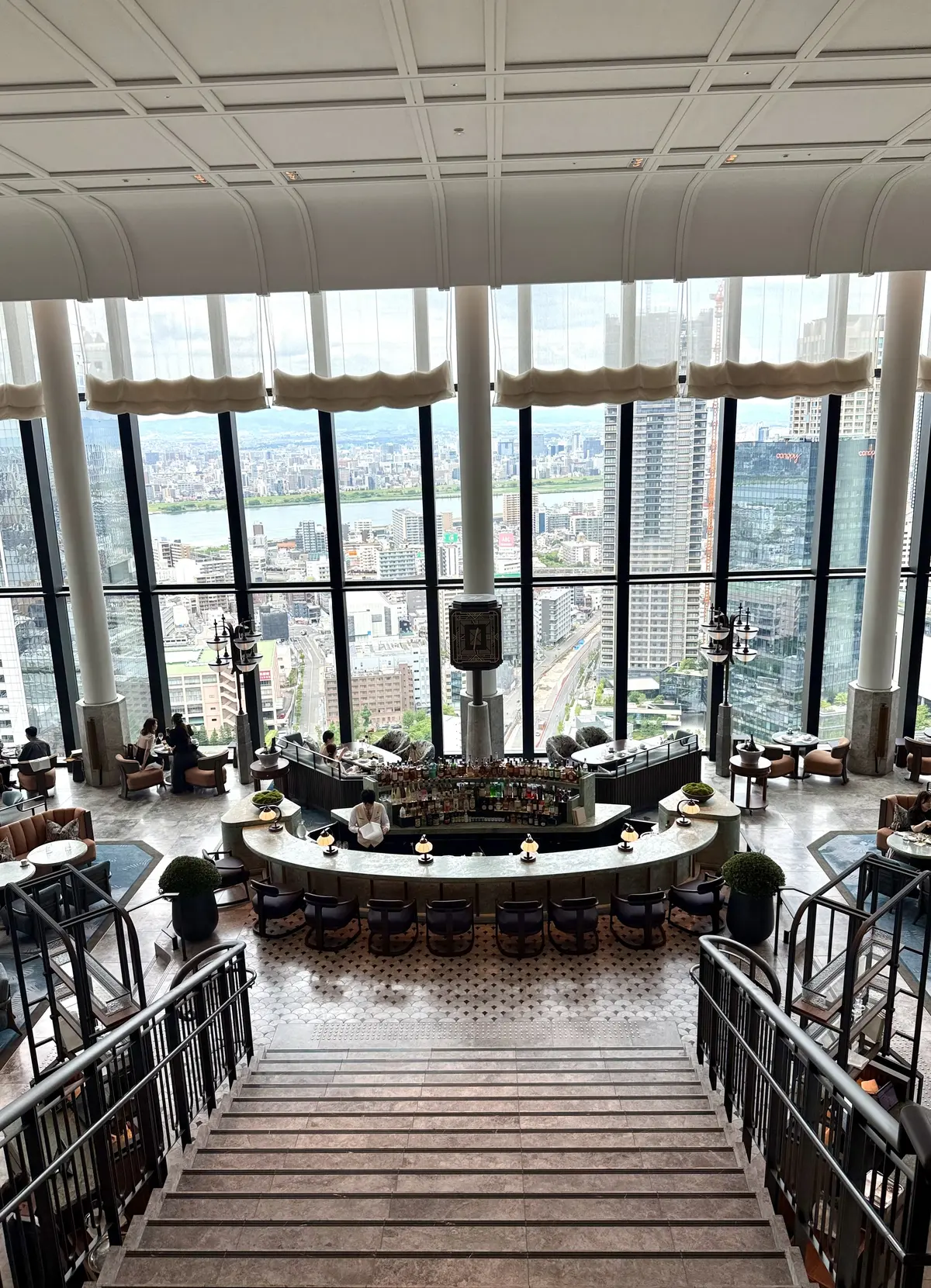 ウォルドーフ・アストリア大阪、そのシグネチャーラウンジ「ピーコックアレー」