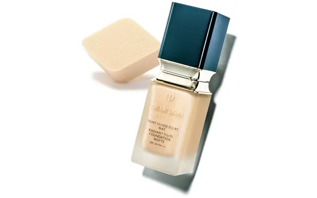 クレ・ド・ポー ボーテのタンフリュイドエクラ マットとロージーローザのバリュースポンジダイヤ