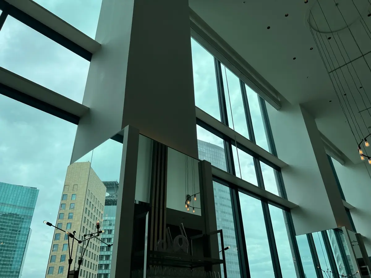 コンラッド東京☆ジャケットで気分も品格もの画像_2