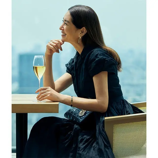 極上の美しさと繊細さ。レディになれる一枚で大切な時間に華やぎを