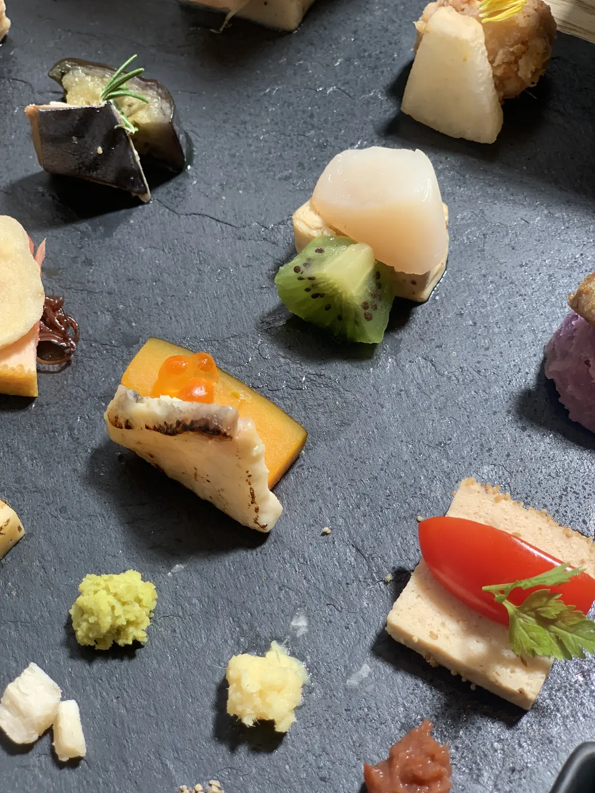 京都　お寿司　AWOMB アウーム烏丸本店