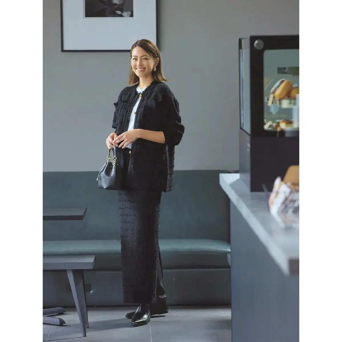 休日のお出かけはニット素材のセットアップで、エフォートレスに装う。最低気温10℃