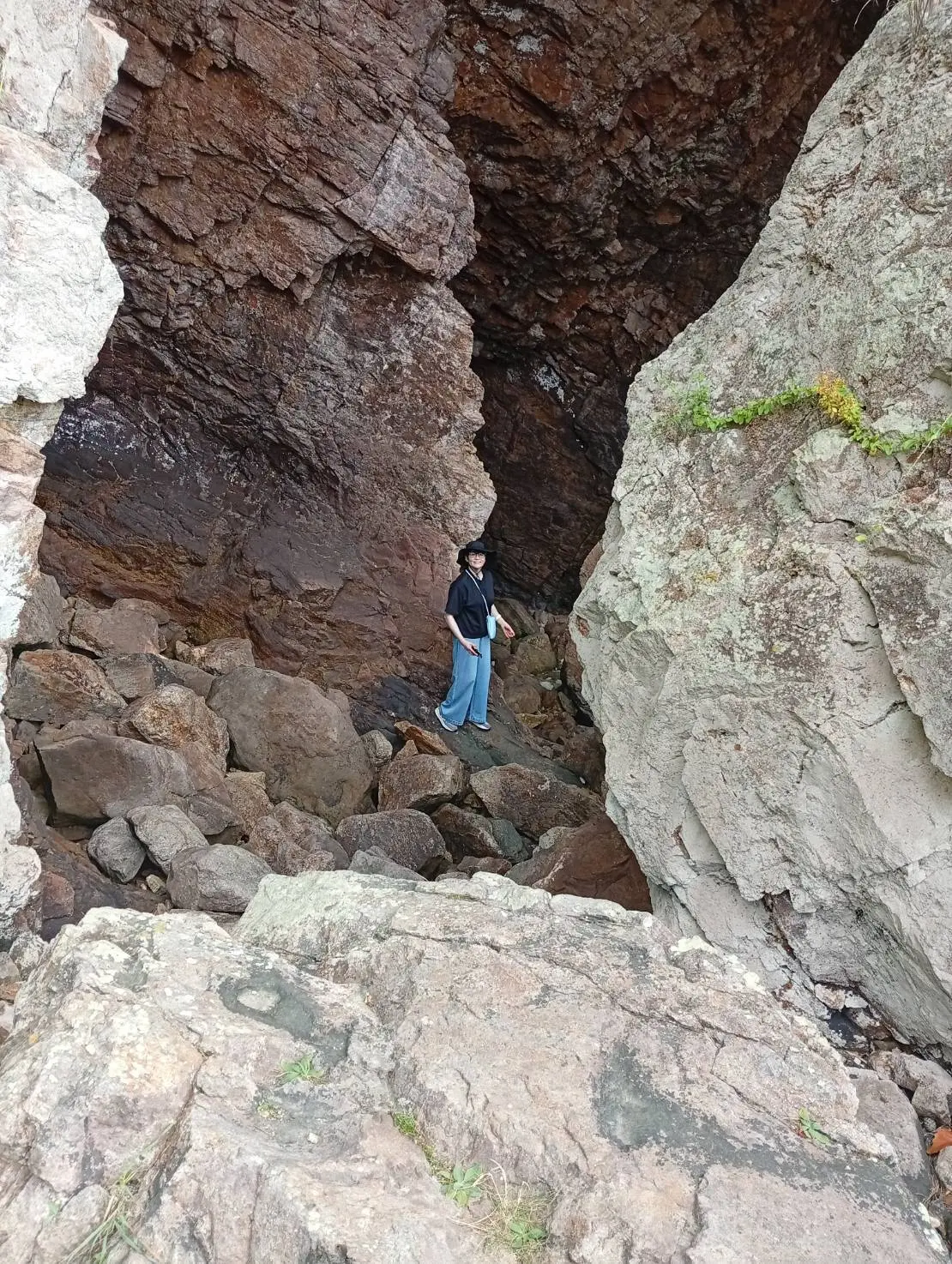 カンカネ洞の中へ入る私②