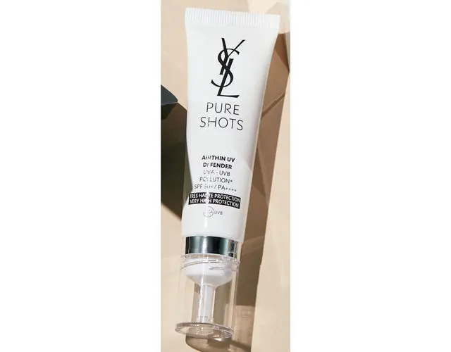 ピュアショット UV50 SPF50+・PA++++ 30㎖ ￥7,260／イヴ・サンローラン・ボーテ