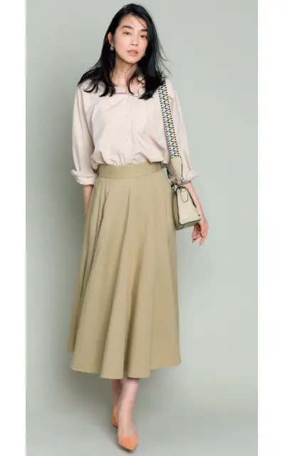 軽やかなリネンとしなやかなレーヨンが