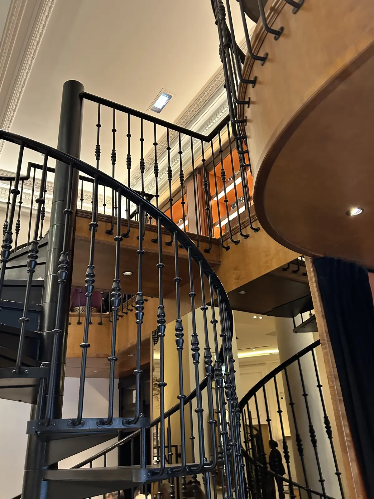 パリの朝食　カフェ　クロワッサン