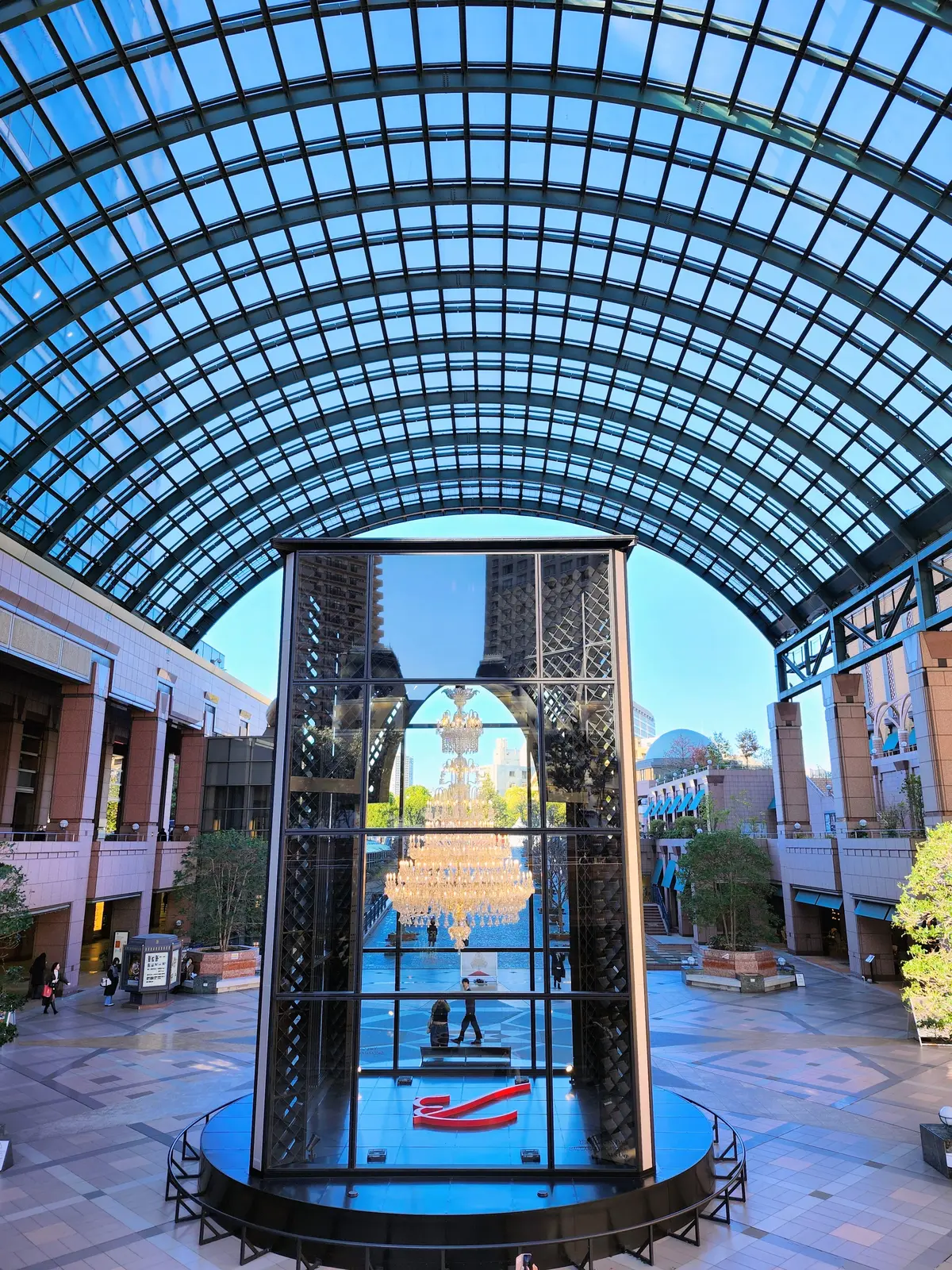 恵比寿ランチ、ウェスティンホテル東京、クリスマスツリー、恵比寿ガーデンプレイス、バカラ、シャンデリア、40代ファッション、ローストビーフ、ロウリーズ・ザ・プライムリブ、イルミネーション、サラダビュッフェ、デザートビュッフェ