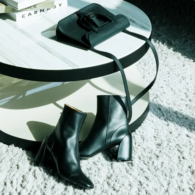 ワンハンドルバッグ×レースアップブーツ