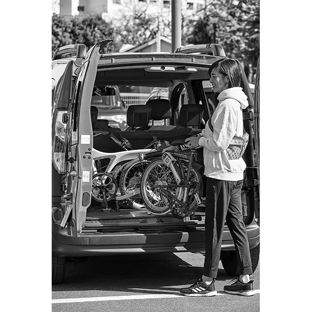 コンパクトだから車はもちろん、電車にも乗せやすい