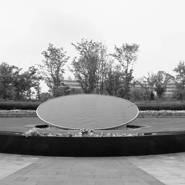 「芝生型」はA3用紙くらいの大きさの墓標