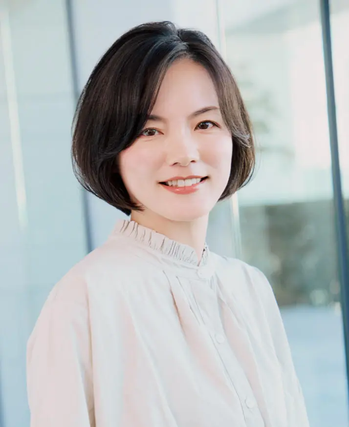 Webエクラ 前から見たボブヘアスタイル