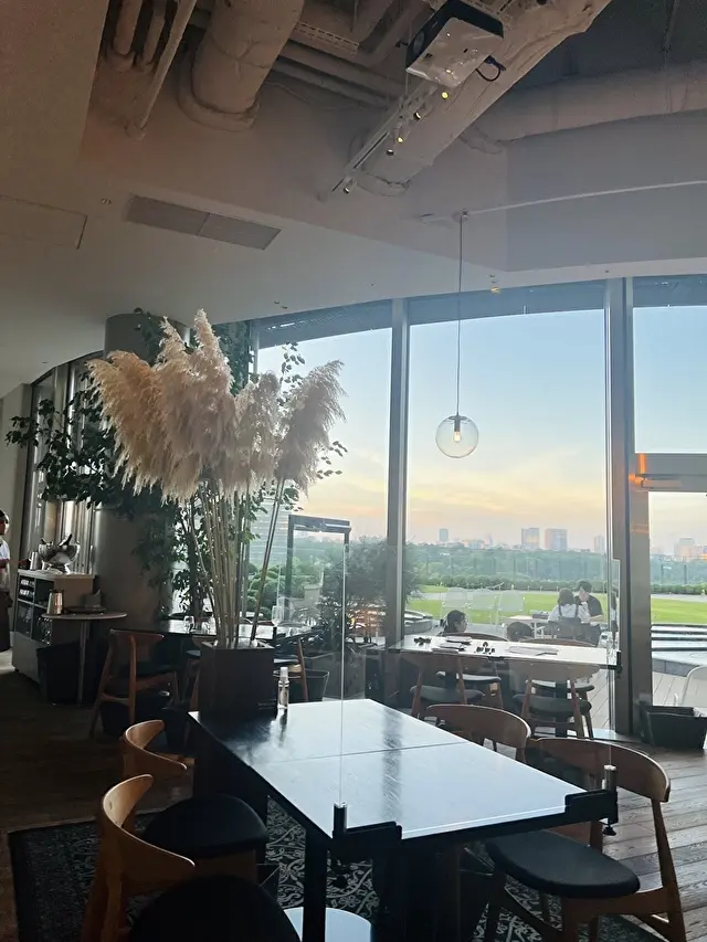 窓が大きくてこちらも開放的な空間