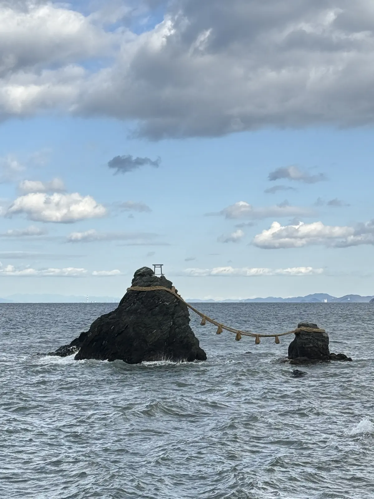 二見興玉神社 猿田彦大神 道開きの神様　夫婦岩　パワースポット　伊勢観光　伊勢神宮　元旦　良縁 夫婦円満　男岩 女岩  興玉神石を拝む鳥居　
