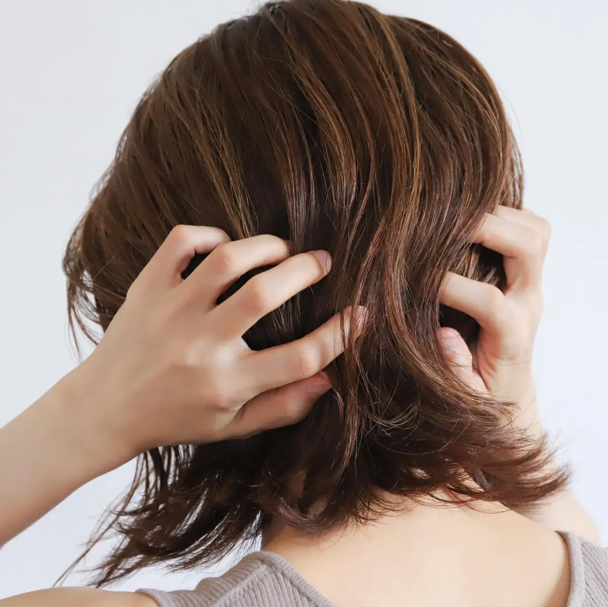 50代薄毛に悩む女性