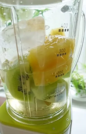 キウイ＆パイナップルジュース