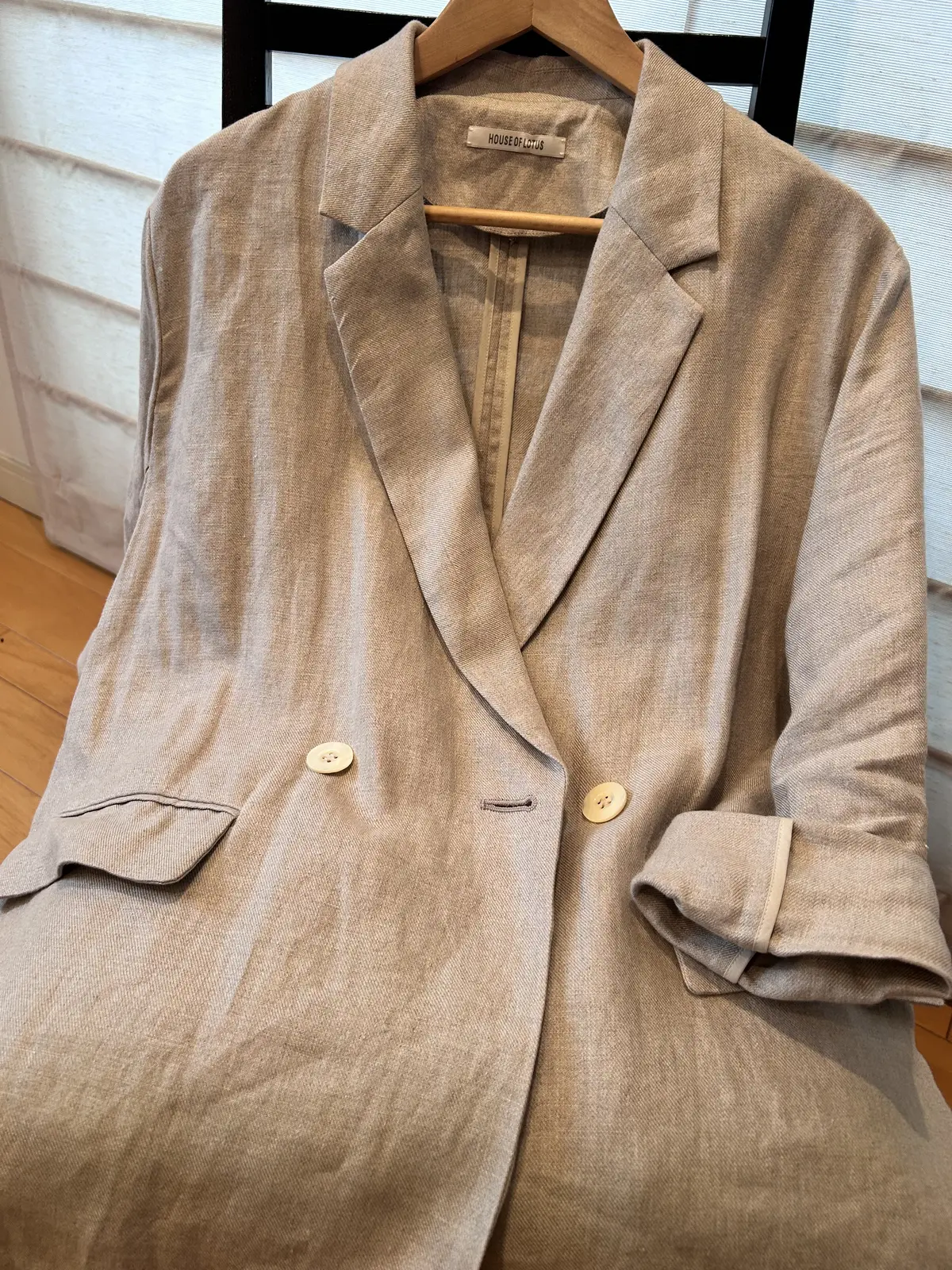 コーデの主役は麻です。麻は大人が着こなせの画像_10