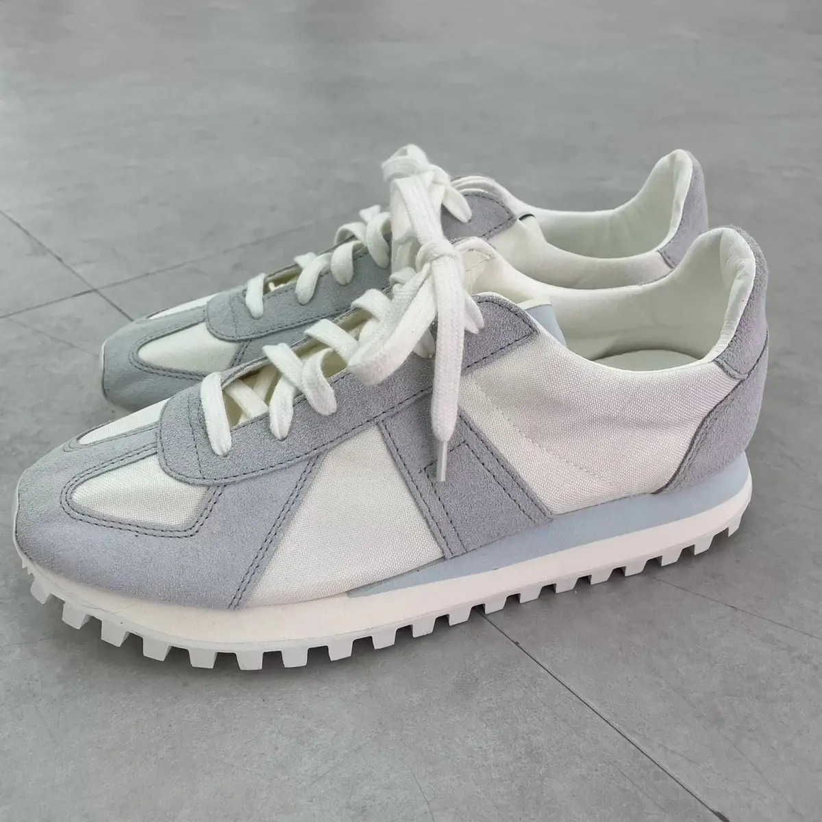 【50代スニーカー】なぜ人気？大人の服好の画像_2