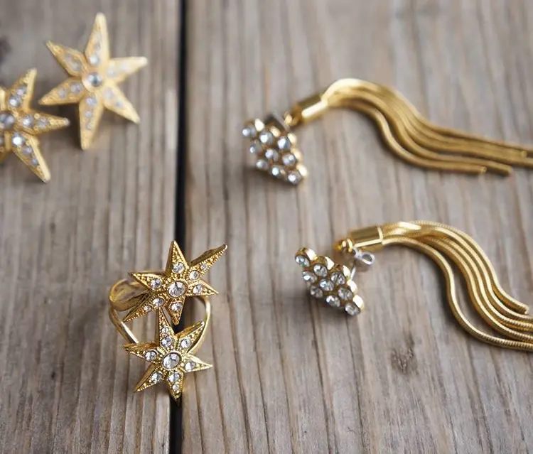 羽織るだけで旬の気分を味わえるトレンチコの画像_2