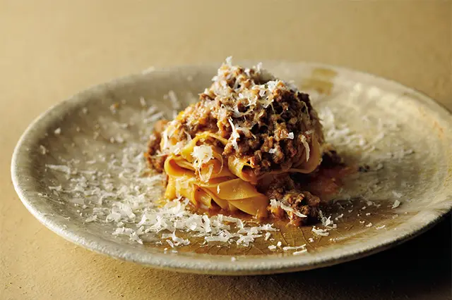 西荻窪時代からのスペシャリテ 「タリアテッレ ボロネーゼ」。