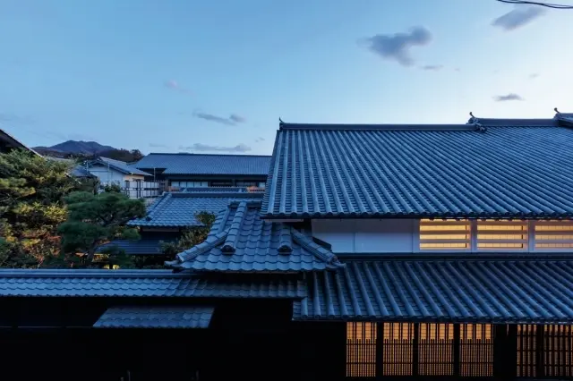 旧堀内邸は、製塩業や輸送業で栄えた一族が本店として、大切なゲストを迎え入れる邸宅として利用した建築物