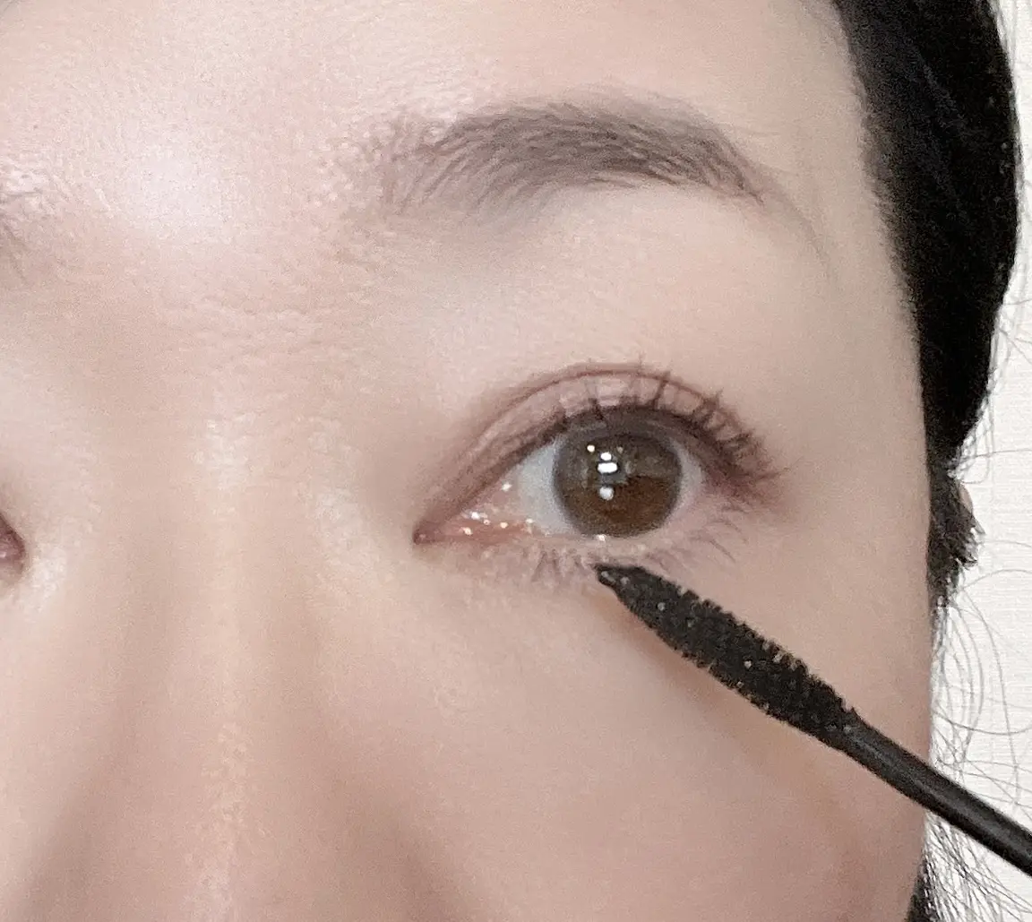 グロッシーラッシュ マスカラ　01ブラック　￥3,850／UNMIX