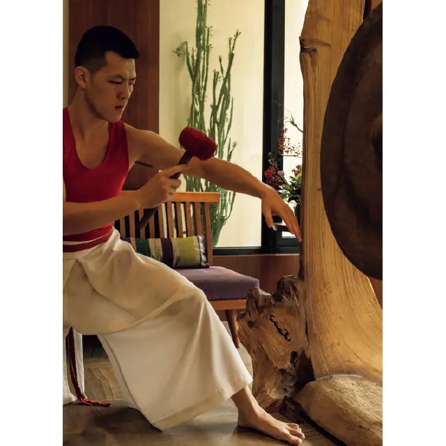 毎朝9時半より銅鑼を鳴らす儀式が