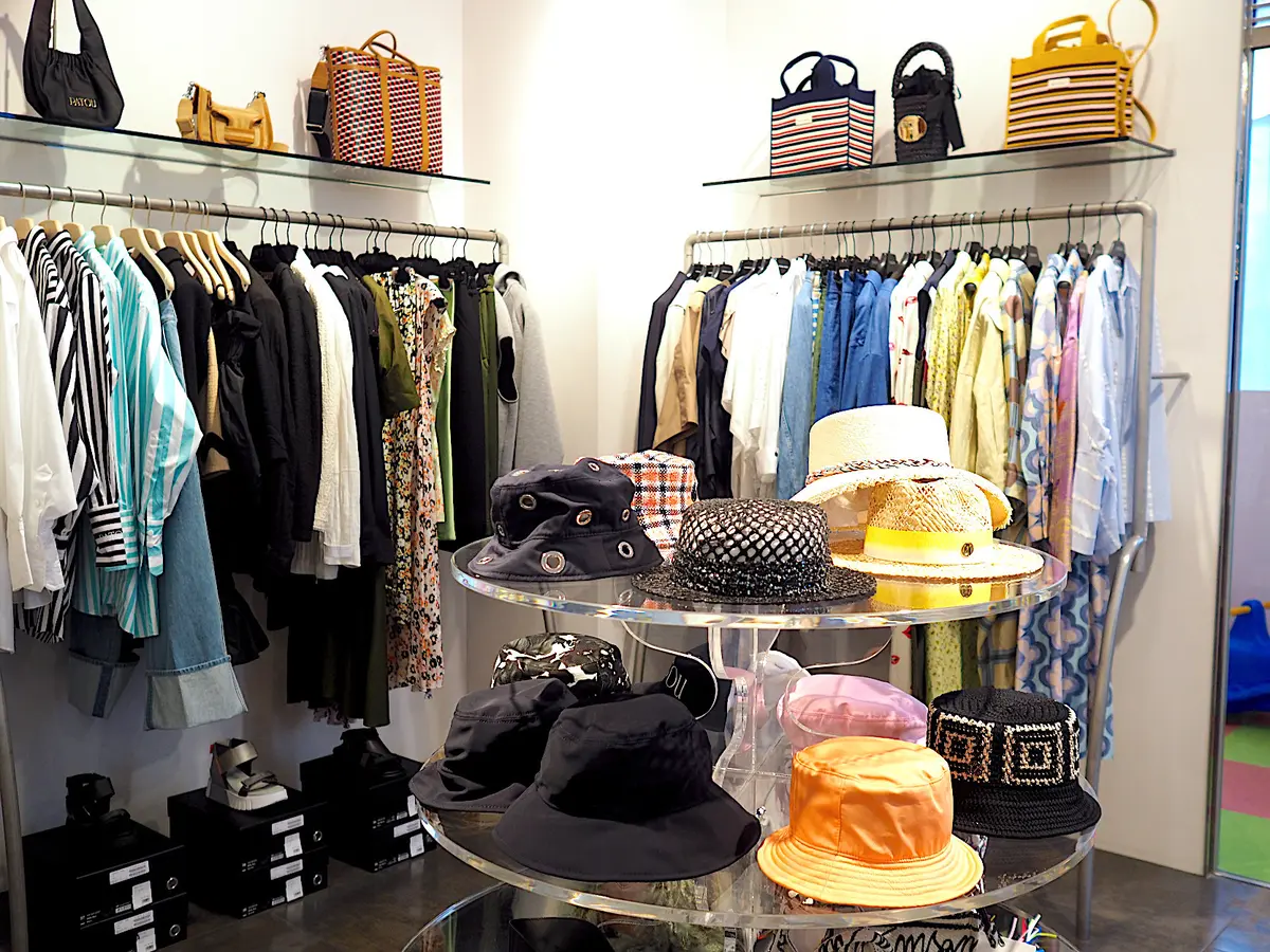 「MONA MACHO（モナマッチョ）」店内