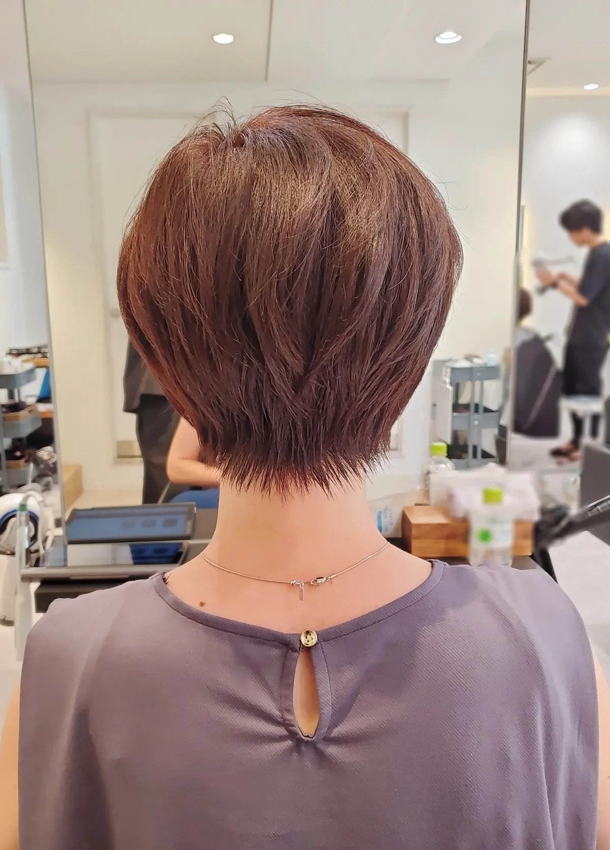 後ろからはこんな感じ。襟足はかなり短めです。