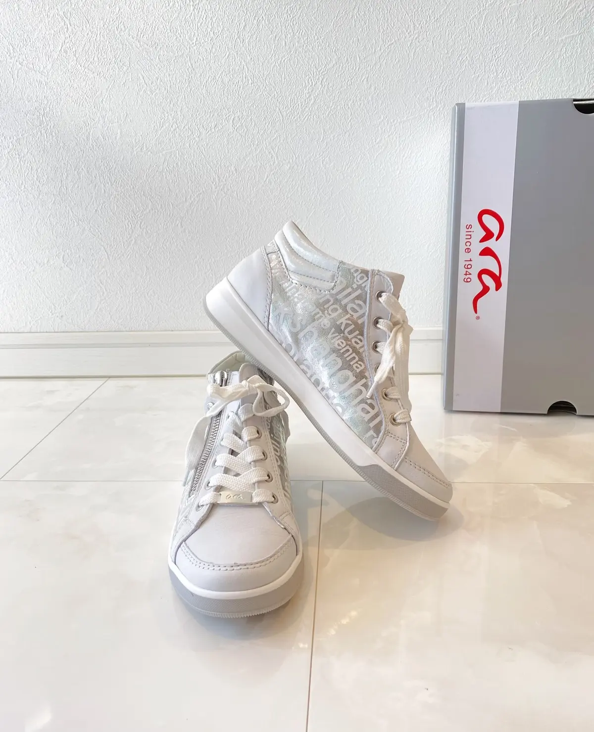 華組　スニーカーコーデ