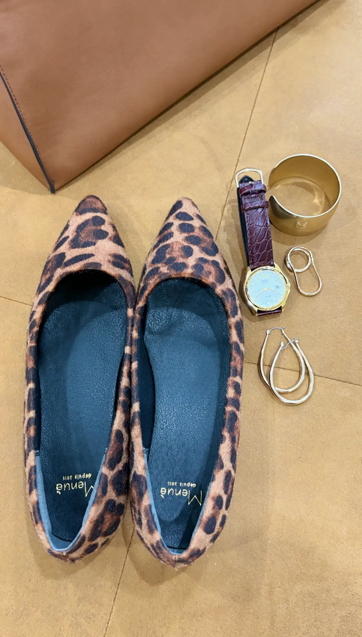 プチプラアクセサリー　メヌエ　フラットシューズ　アニマル柄　ハラコ素材　ゴールドアクセサリー