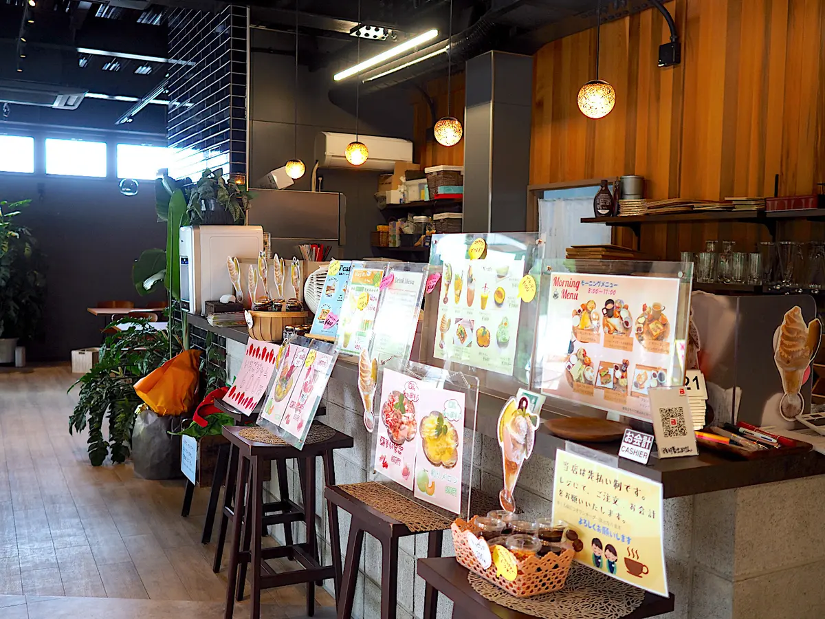 新装OPENしたメロン狩り店の直営カフェ