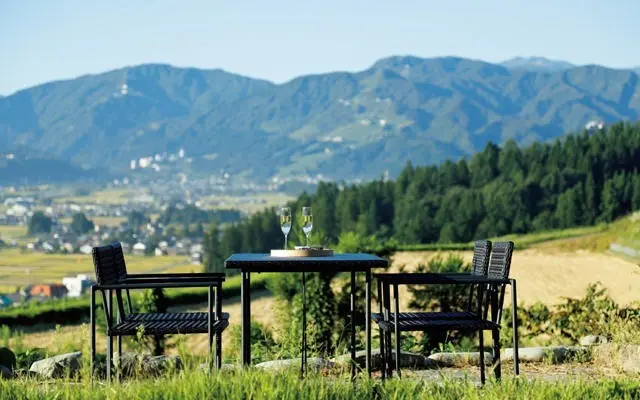 庭では、雄大な景色に抱かれる気分に