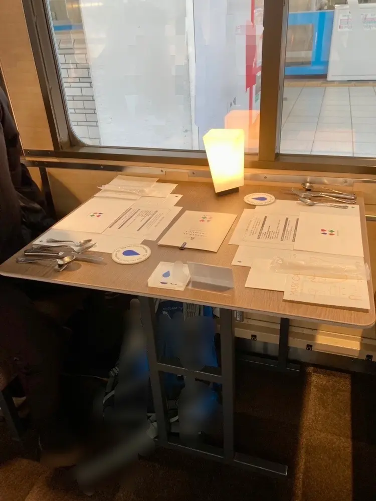 池袋発西武秩父駅着　秩父駅近くの「くろうさぎ」のパンがおいしかった。