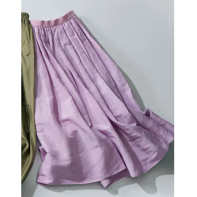 スカート￥143,000／カオス丸の内（カオス）