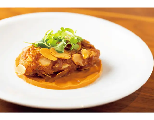 前菜「メープルアーモンドクランチ フライドチキン」