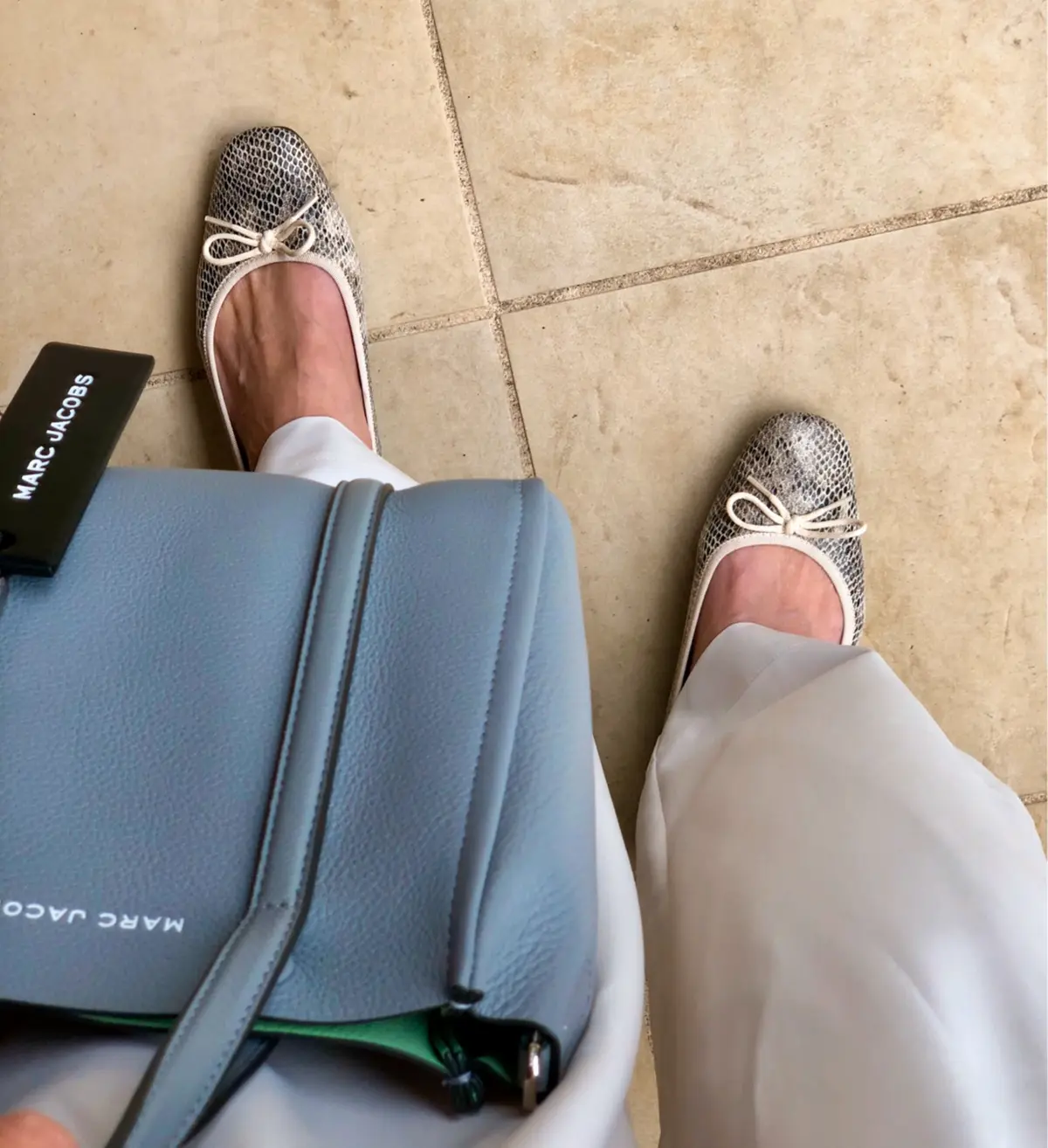 ベージュのとろみパンツで春コーデの画像_4