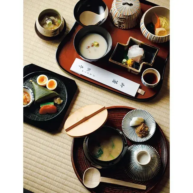 懐石のかたちで供される冬限定の「鶉がゆ」。