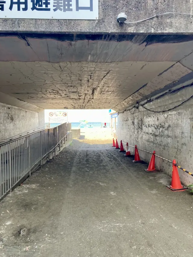 逗子駅から徒歩10分くらいで逗子海岸に到着